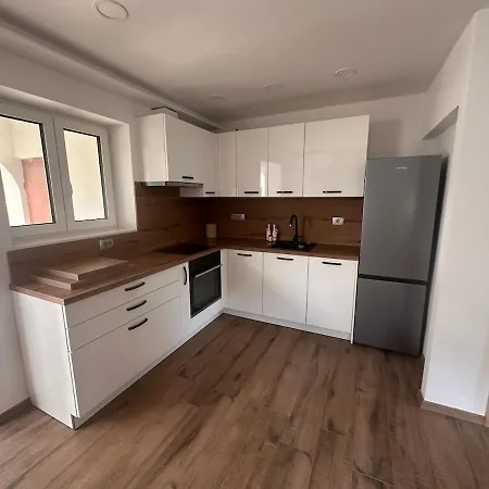 Tina Spodnje Skofije