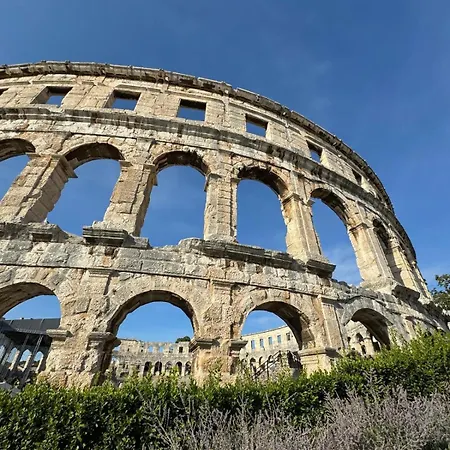 Tina Spodnje Skofije