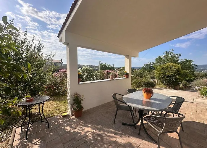 Tina Spodnje Skofije