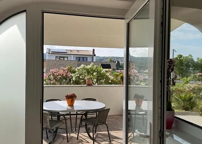 Tina * Spodnje Skofije